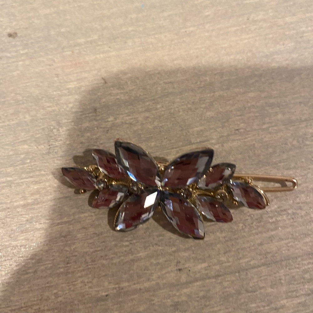hair clip, never used but kept in great condition